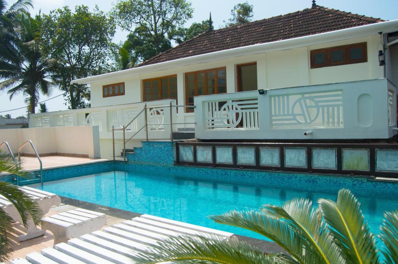 Hotel Triveny River Palace Alappuzha Exterior foto