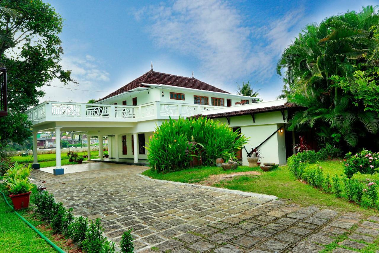 Hotel Triveny River Palace Alappuzha Exterior foto