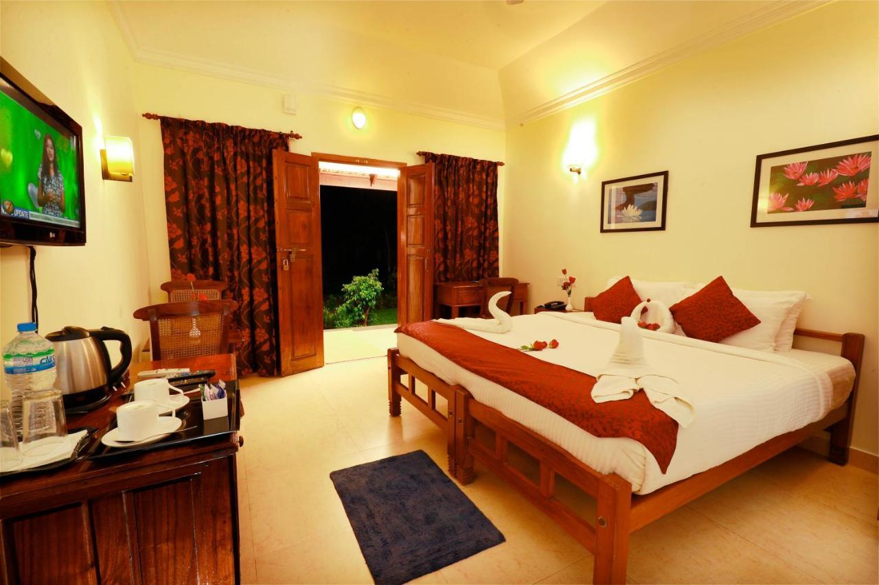 Hotel Triveny River Palace Alappuzha Exterior foto