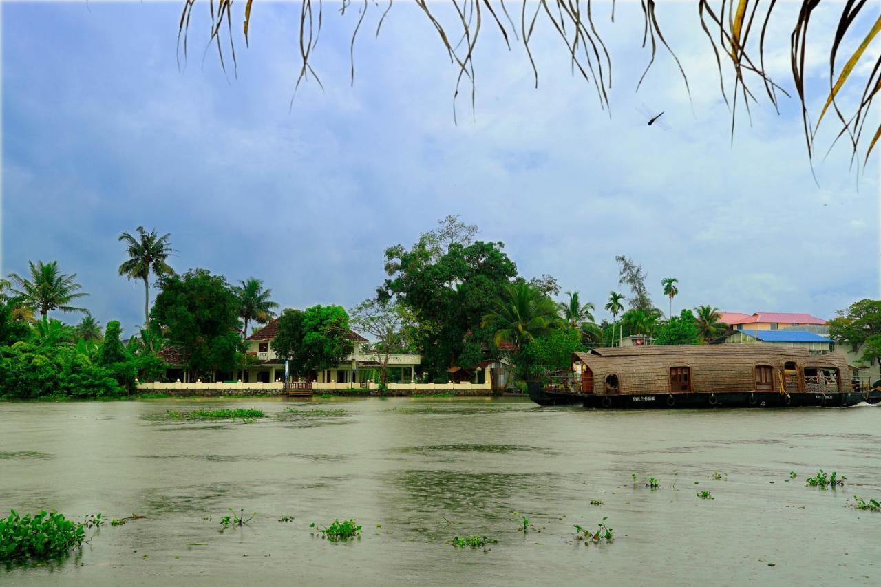 Hotel Triveny River Palace Alappuzha Exterior foto