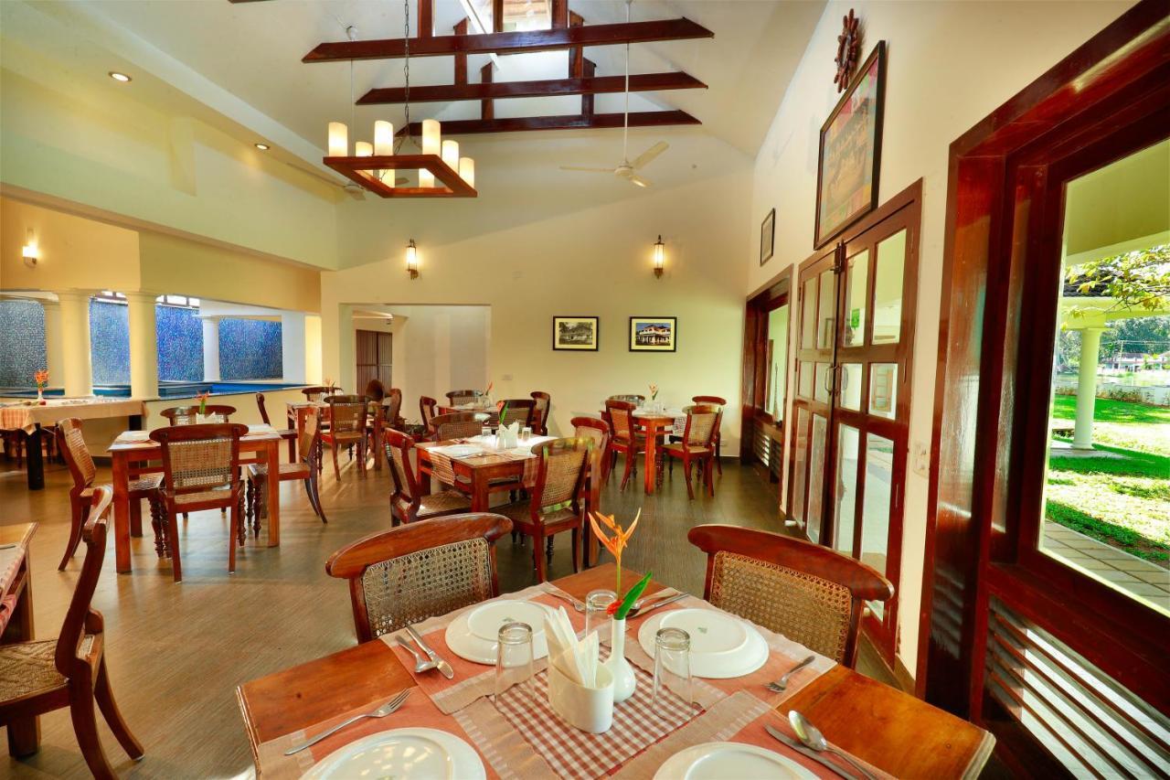 Hotel Triveny River Palace Alappuzha Exterior foto